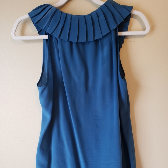 Banana Republic sleeveless silk blouse - Picture 4 of 6